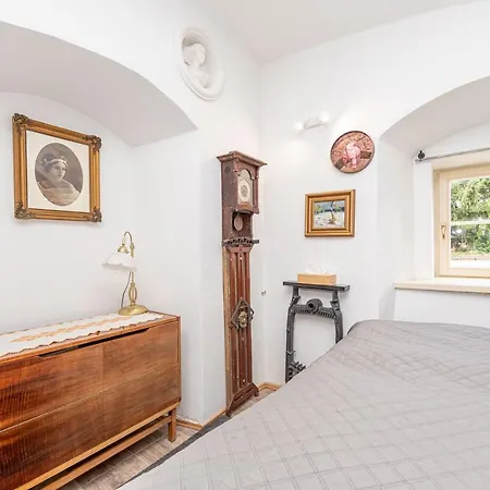 Portal Opera Daire Banská Štiavnica